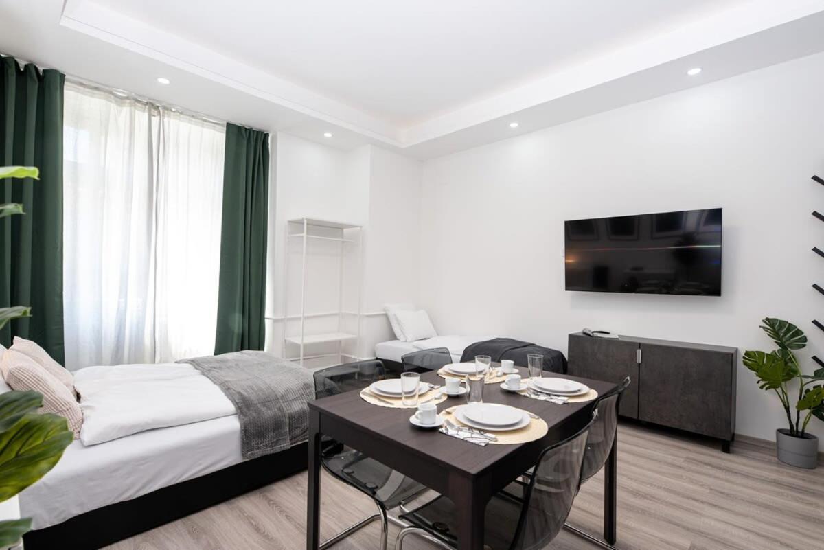 New At The Location Apartman